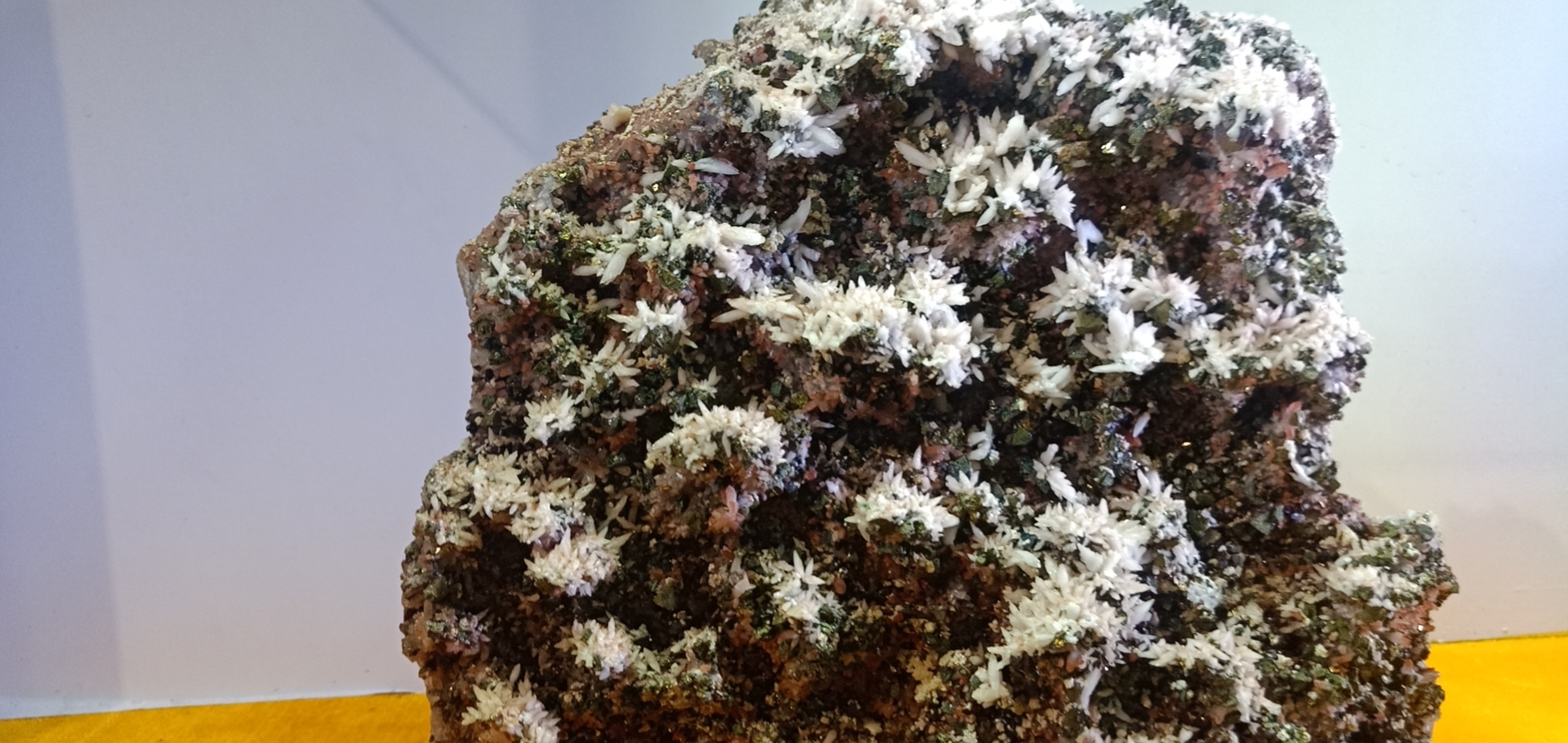 3白水晶   红水晶  黄铜  黄铁  白云石   铅锌矿.jpg